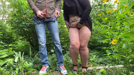 OurFetishLife: Outdoor-masturbierende milf mit sexy bauch brachte mich aus ihrem handjob...