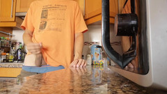 Rafael Torreano: Urmărește-mă cum ejaculez pe blatul din bucătărie