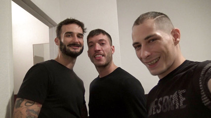 Gaybareback: Ricco Fatale šuká bez sedla rovnou ve svém hotelu v Berlíně