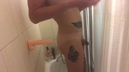 Falcon Al: Duşta duvara dildo soktum ve biraz götle oynadım