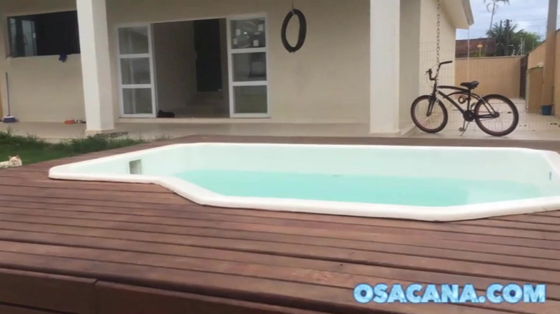 World Gay: 수영장에서 자위하기