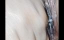 Desi Angel: Anjo no banheiro closeup mostrando buceta peluda closeup completo nu...
