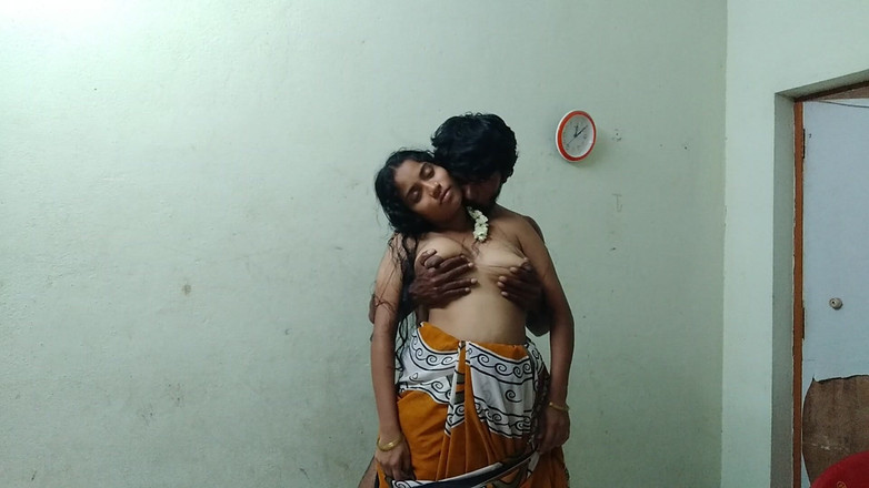 Telugu Couple: Šukání skutečné Desi Bhabhi zezadu po párty doma