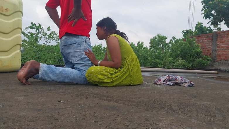 Pooja raniji: Desi Village Young Desi Girl Outside Sex - Girlfriend Coming Near...
