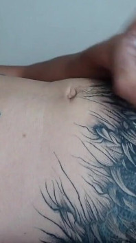 Jovem latino garoto se masturba e goza em massa