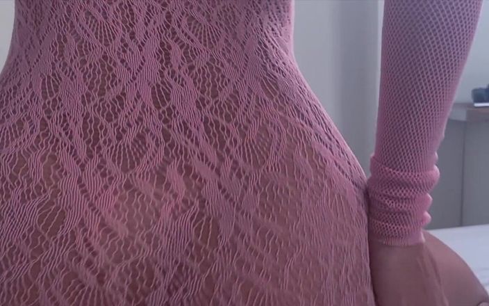 Who is Lilly: Modelo de fitness con vestido ajustado necesita polla y le...