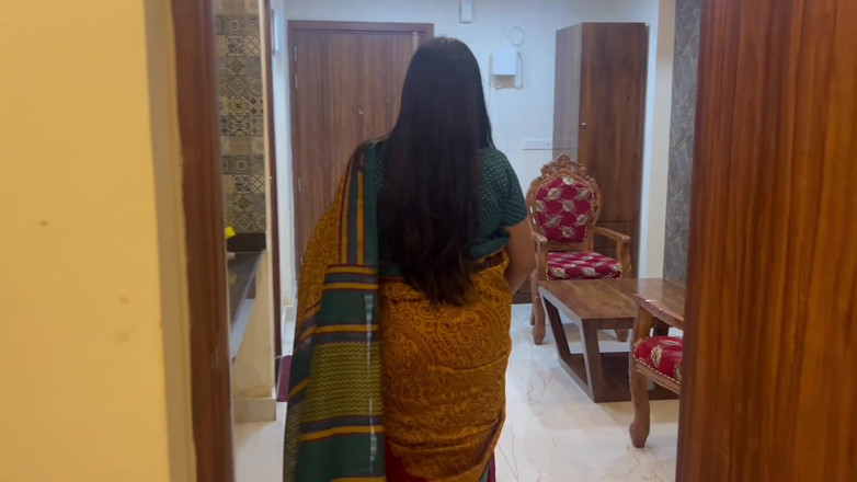 Besharam Jodi: Desi Indian Saree Fucked by Her Besharam Younger Stepbrother