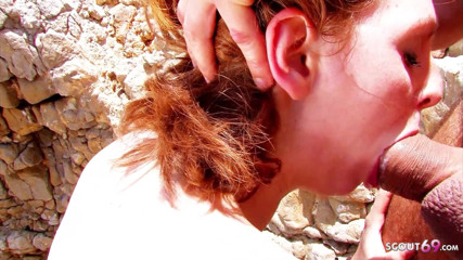 Full porn collection: Deux mecs baisent sur la plage la MILF excitée Leane...