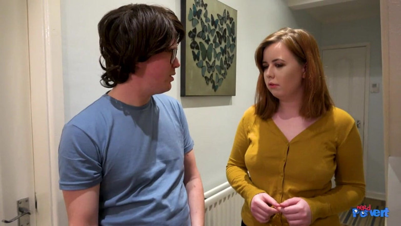 Nerd Pervert: Millie Santoro e Caitlyn Smith - Putas afiando