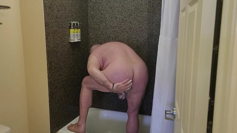 beardaddychub: Ursulețul face un duș