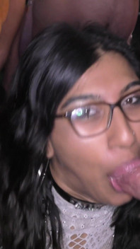 Wanita seksi dari UK dapat pancutan mani