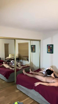 Plachá čínská MILFka kouří a jezdí na mém péru na prvním rande