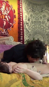 Femei căsătorite umplute cu spermă de mâinile rele în timpul masajului - 4