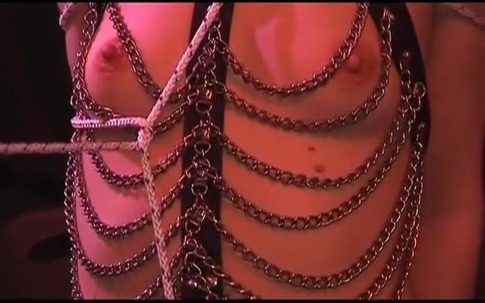 German Homemade: Ingefära tysk docka deltar i en enorm BDSM gruppknull action