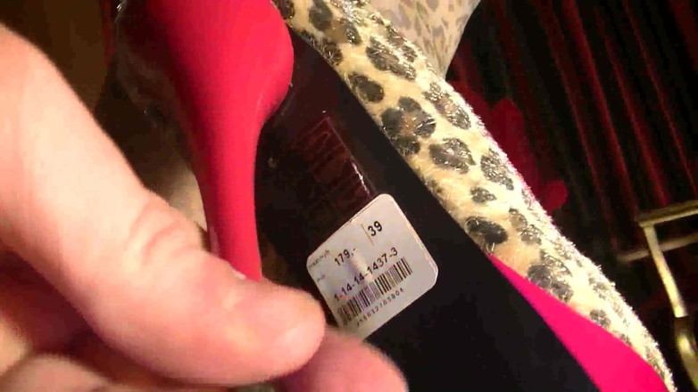 SassyTiff: Bdsm köle tanrıça amcığını yalıyor