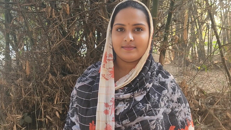 Akhi moni: Am adus-o din afara in camera si am futut-o.