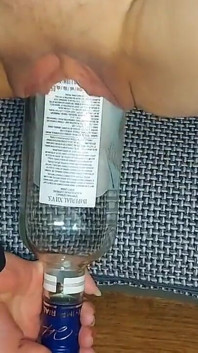 Mijn vrouw vindt het heerlijk om op een enorme fles te springen