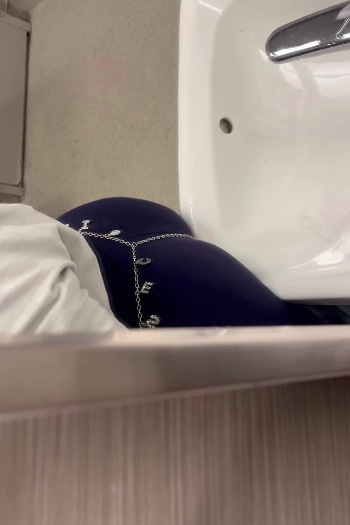 Anye Meshell: Pisces kundička