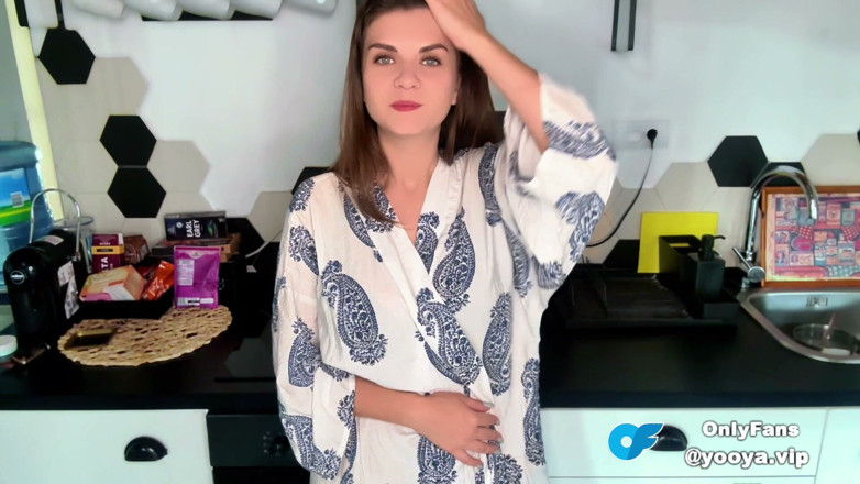 YooYa ASMR: Minha madrasta trans quer me foder na bunda com seu...