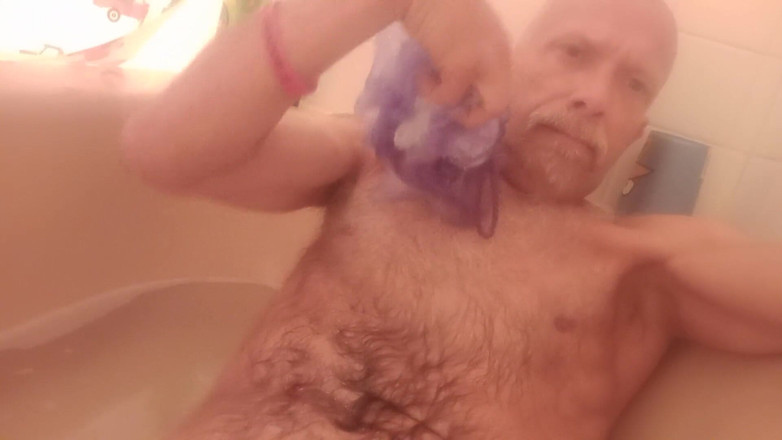 Let's watch: Bath time - solo