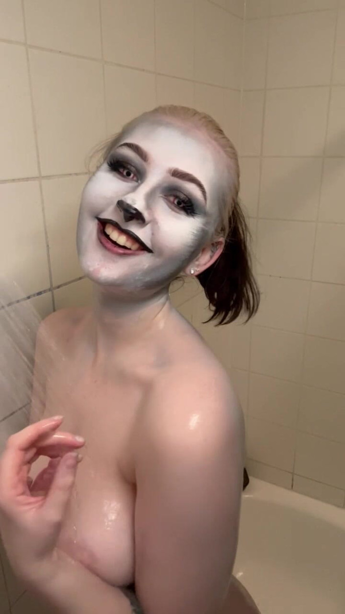 Em Yang: Cosplay Loona Wolf xóa sơn cơ thể &amp; chơi vú