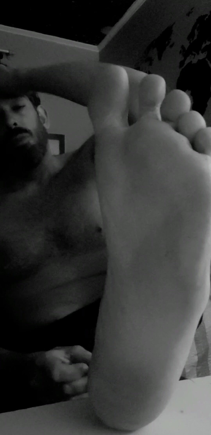 BBIG: Big Feet Rauchen