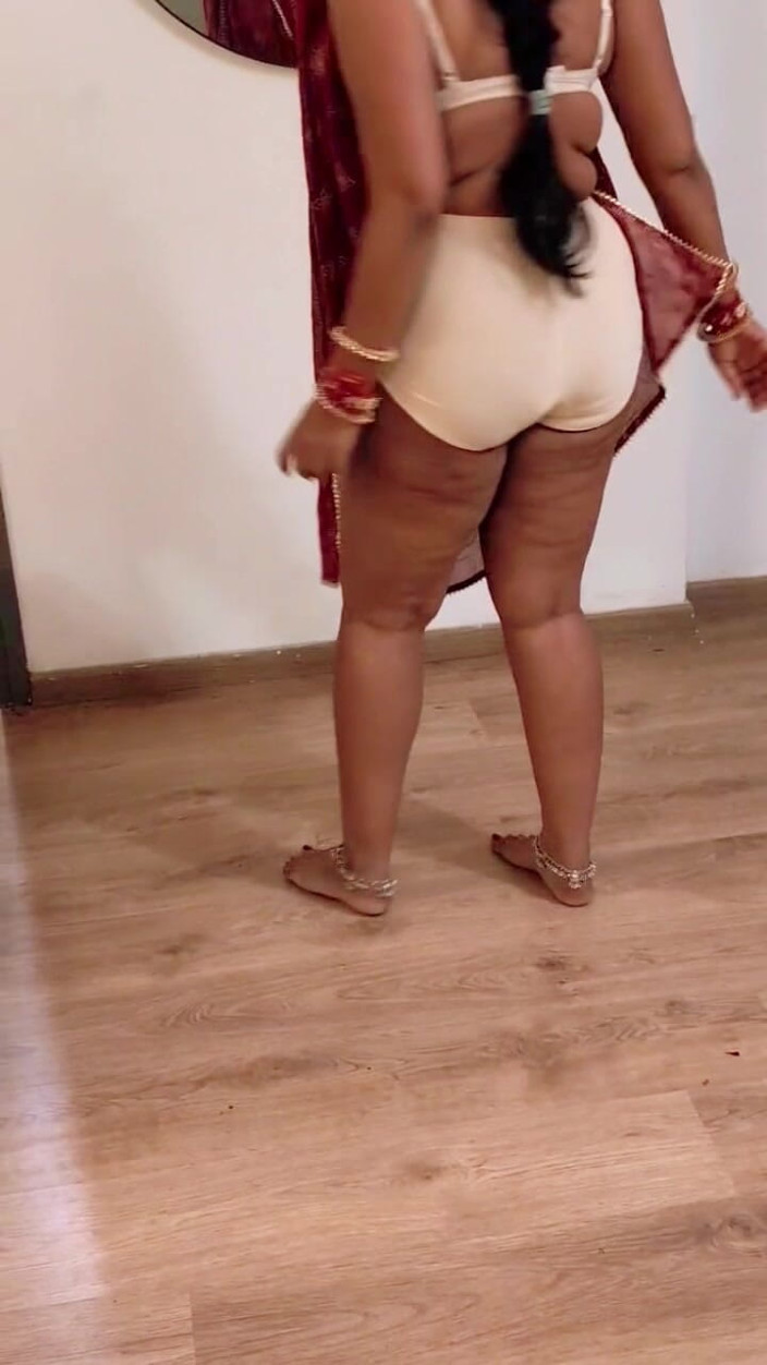 desi_babe1234: Curvy Desi Babe Teasing