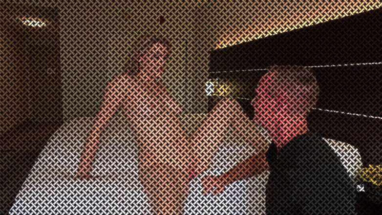 DCTrousersnake: Alexandra - seksi barmen vardiyasından sonra götünü açıyor