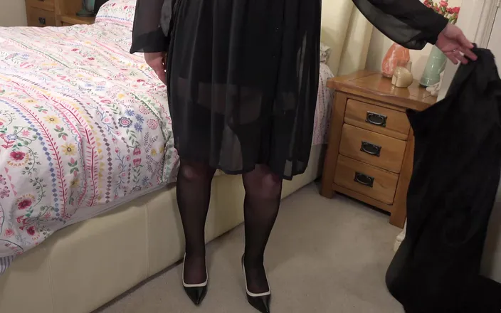 Dirty Doctors Clips - Solo Mature Playtime: Headmistress Trisha Teases Her Student