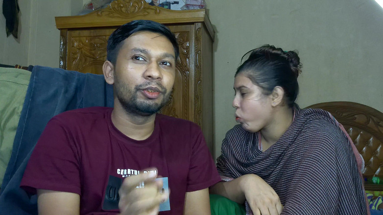 Desivideo: Chateada com o trabalho noturno do marido, dona de casa...