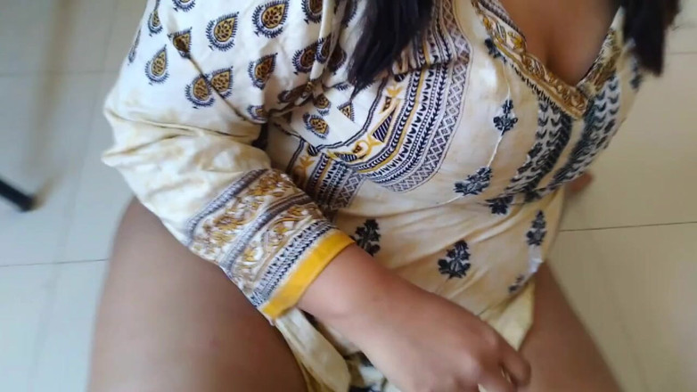 Aria Mia: Namorada gostosa venha para a casa do namorado desfrute de...