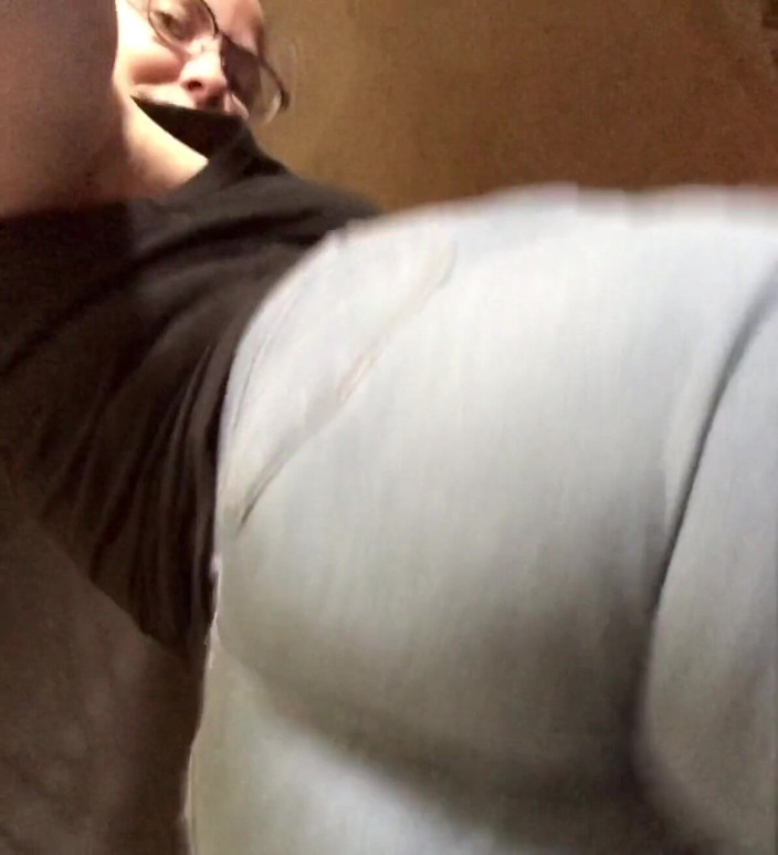 AdalynnX: Zadek v Džínách