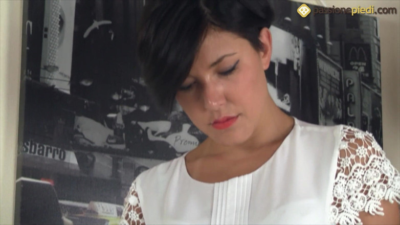 Foot Fetish HD: Alessia zeigt ihre perfekten zehen