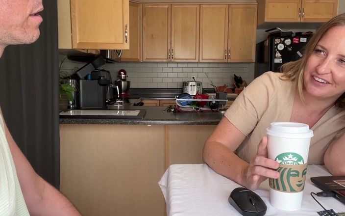 Avril Showers: मेरा एक पुराना छात्र कॉफी के साथ आता है और मुझे कुछ दिखाना चाहता है। वह एक नंगा नाच में मेरा एक वीडियो है