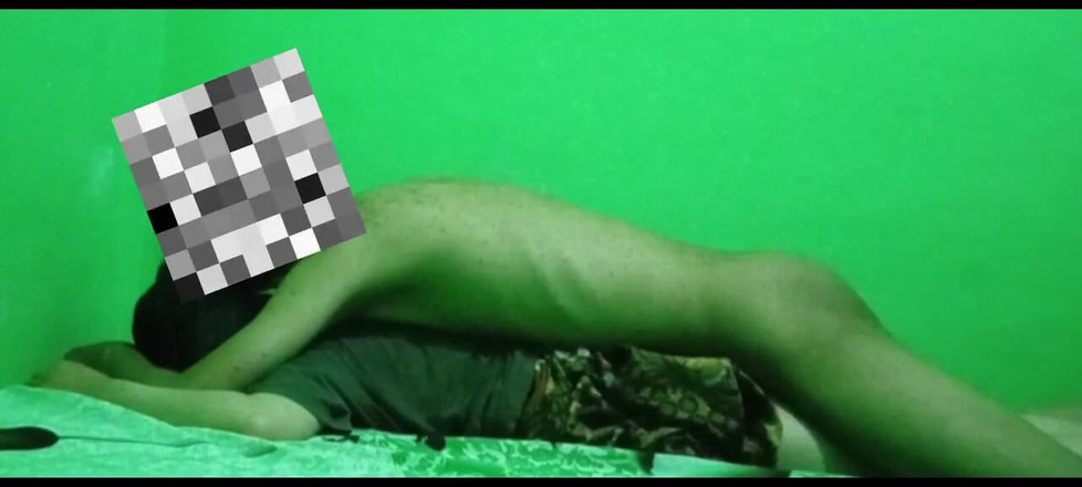 Famly sex: Dico alla mia sorellastra di prendersi cura di lei mentre è...