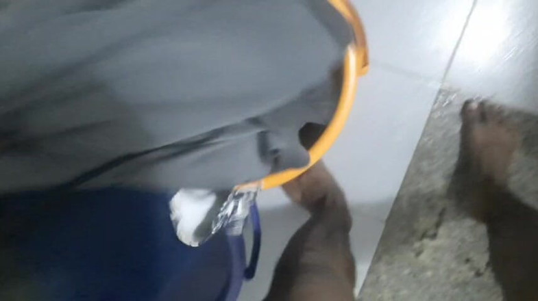 Wheyincognito: Мастурбирует во время стирки белья