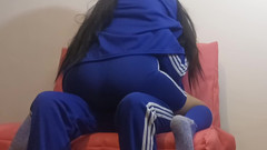 Astrid Cute: 大屁股学生！！我带她回家看电影，因为我已经想把我的鸡巴放进她体内了！