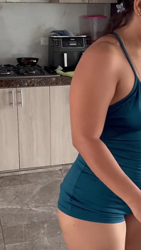 Fit latina com bunda grande e buceta apertada recebe grande carga depois da academia