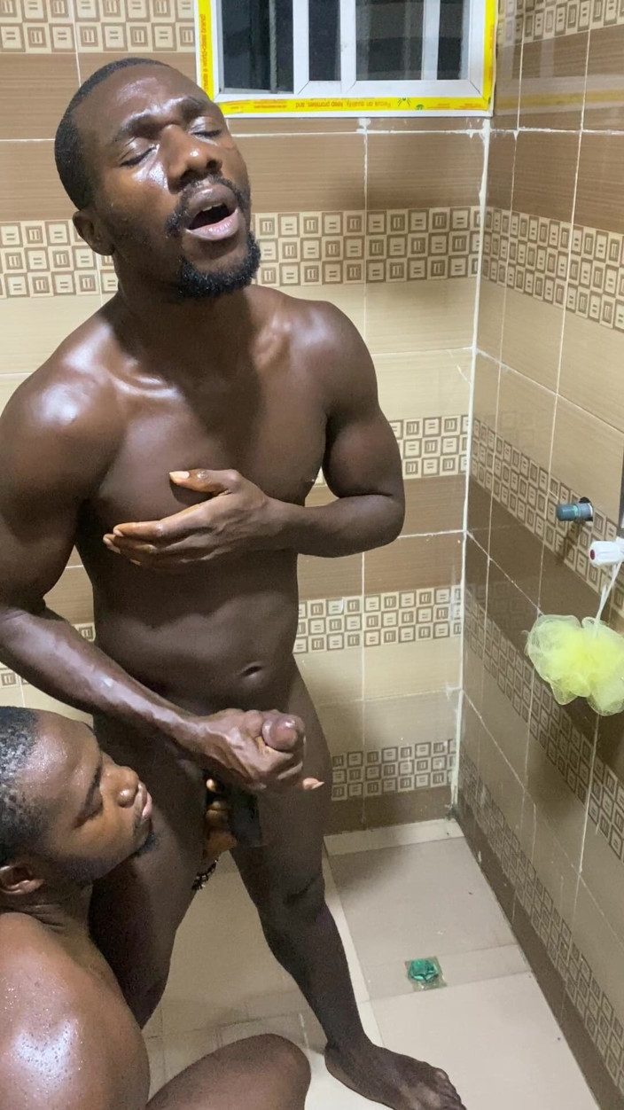 yomiangels1aa: Cuarto de baño despertando
