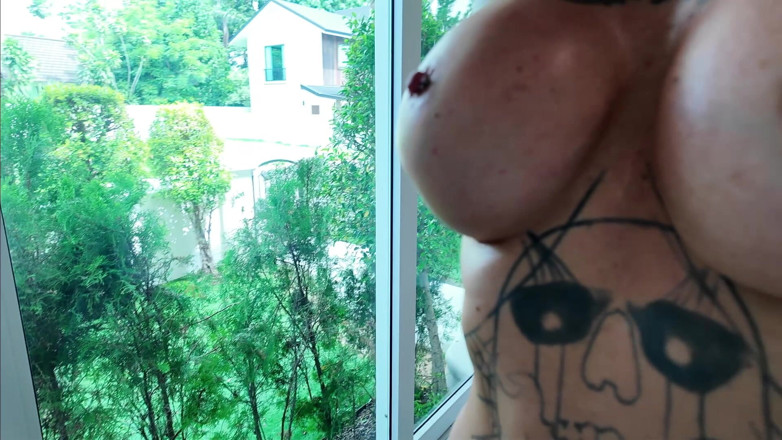 Skully inkson: Body Tease