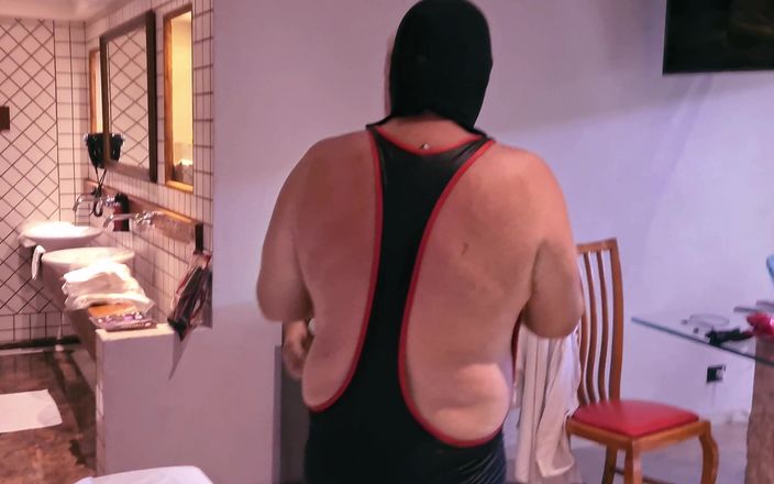Combat and fetish: Большая пухлая против медведя, кто победит в этом чувственном бою?