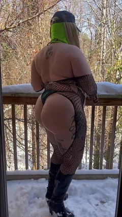 Snow Hoe: Twerk & Titty Play