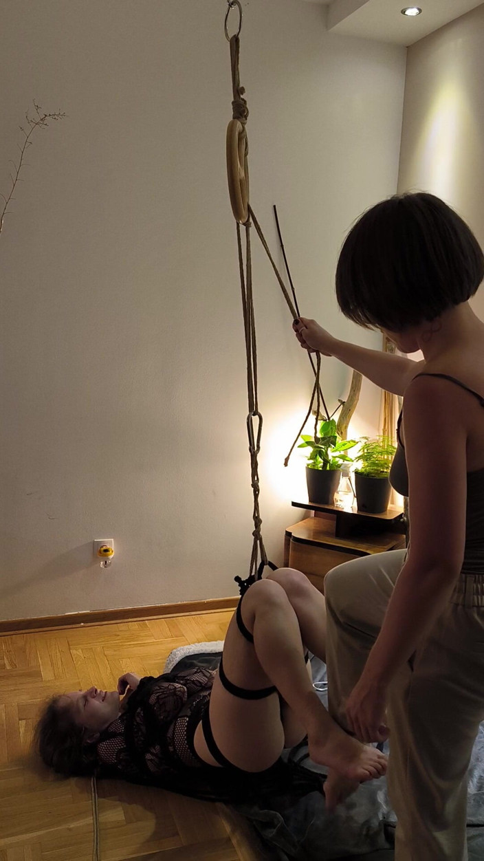 FenekManul: Light Shibari Show