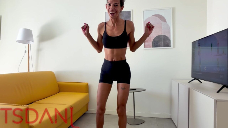 Tsdanisantos1: Ciao amore mio, alleniamoci a casa, travestito pauzuda che si...