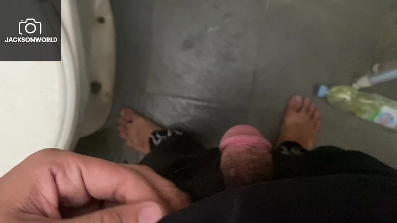 Jackson World: Capturados tomando um momento privado no banheiro