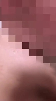 Adorável mãe solteira com um lado selvagem secreto finalmente cede aos seus desejos secretos