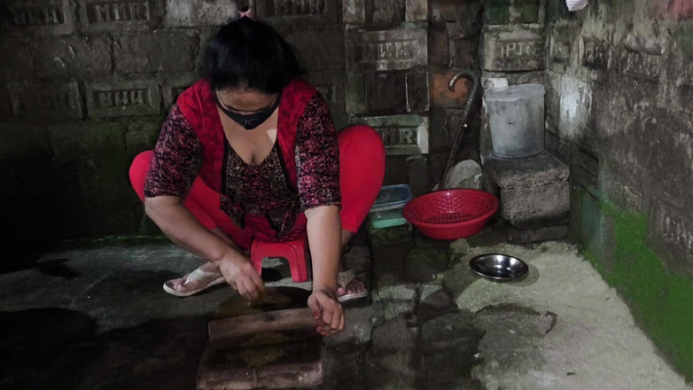 SAFI TV: Widzę moją ciocia siedzącą w bardzo gorącej pozycji, przytuliłem ją...