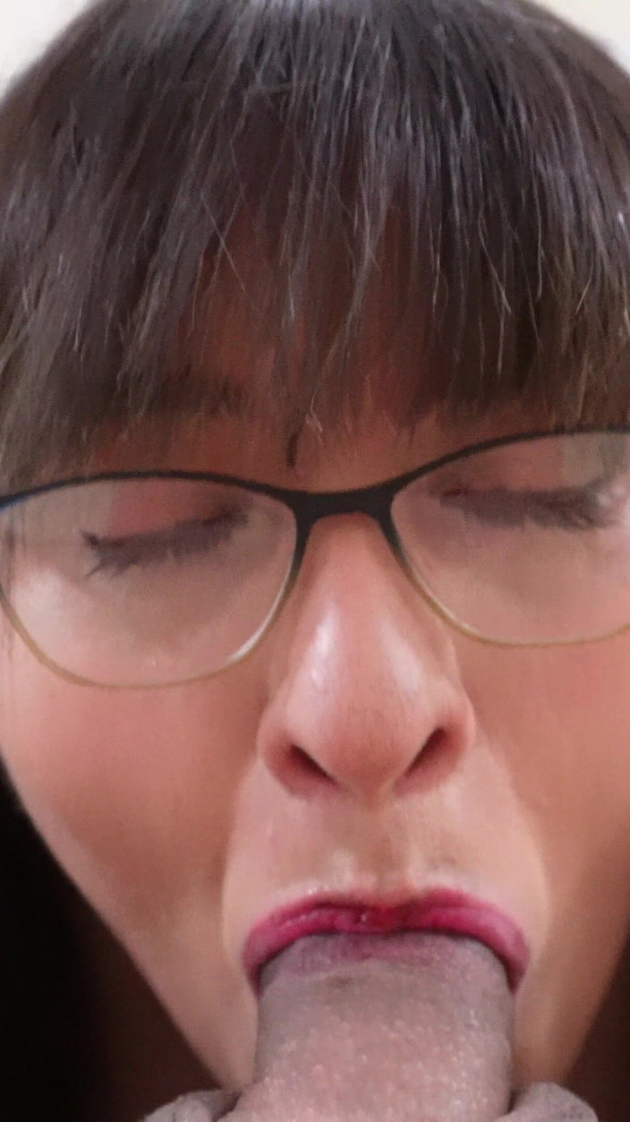 VickyVixen: Nerd tutora chupa pau do aluno