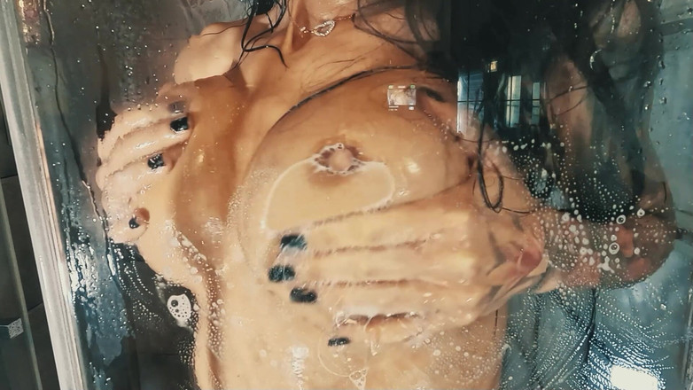 Miss Lilith devil: Mandi pagi dengan dildo saya