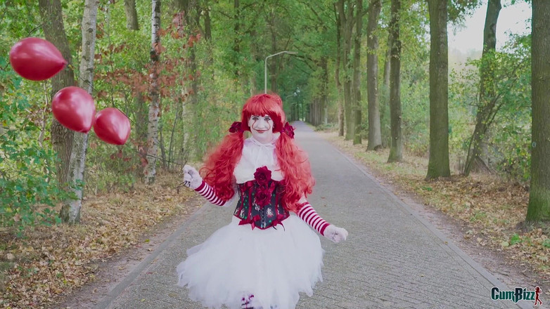 Cumbizz: डच हैलोवीन कमसिन वीर्य का हर भार निगलती है